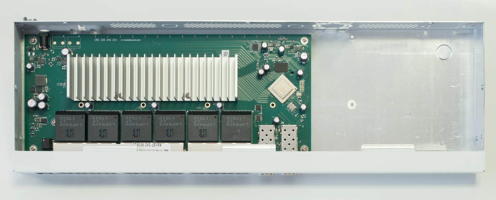 نمای تکمیلی روتر سوییچ میکروتیک CRS326-24G-2S+RM — تصویر 2