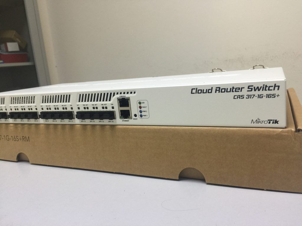 نمای تکمیلی سوئیچ ریک‌مونت میکروتیک CRS317-1G-16S+RM (۱۶ پورت SFP+ 10G) — تصویر 4